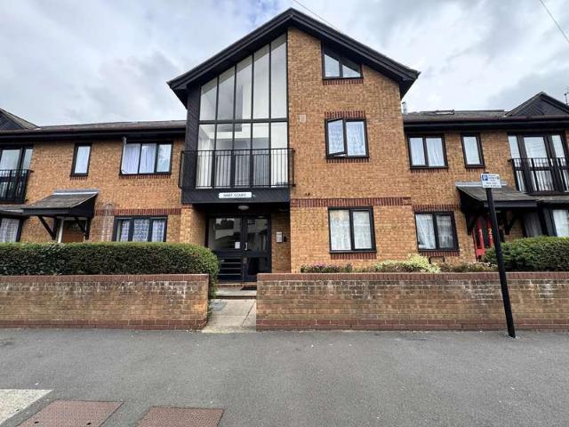 Flat for sale in Little Ilford, Greater London