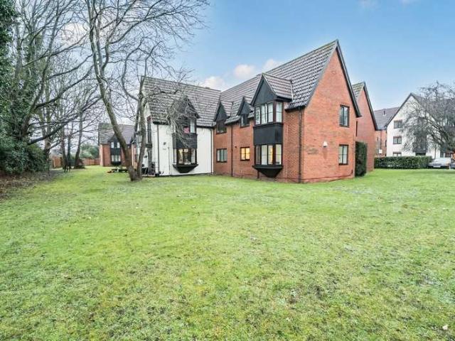 Flat for sale in Whitley, Reading