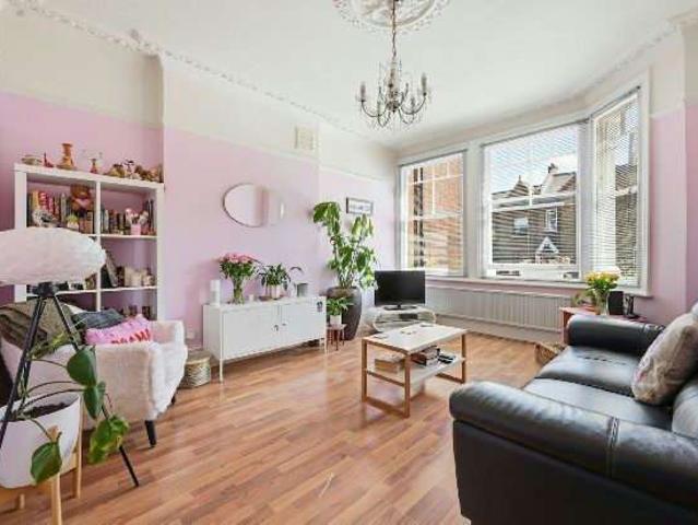 Flat for sale in London Borough of Islington, Greater London