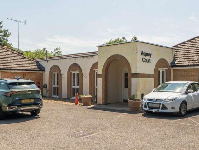 Flat for sale in Hillview, Surrey
