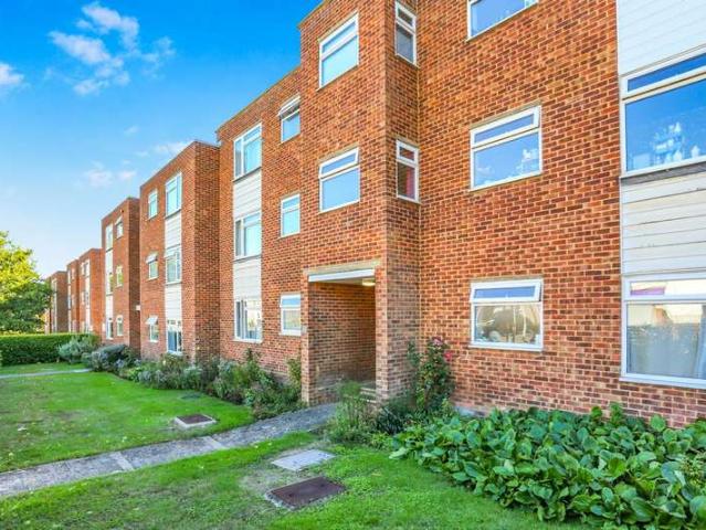 Flat for sale in Woodbridge Hill, Guildford