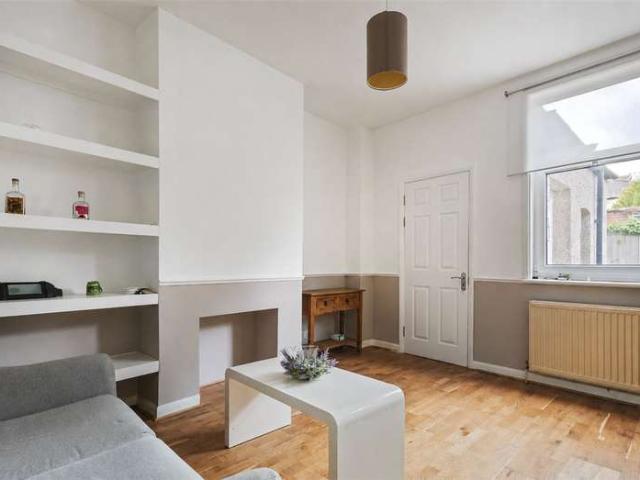 Flat for sale in London Borough of Merton, Mitcham