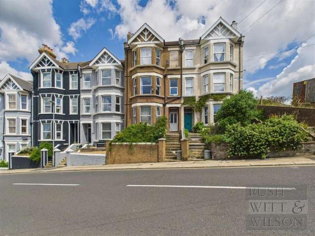 Flat for sale in Old Town, Guestling Green