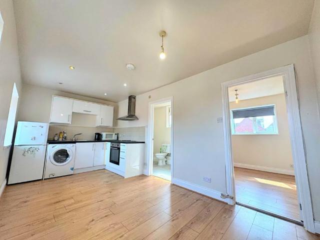 Apartment for rent in Street, Somerset