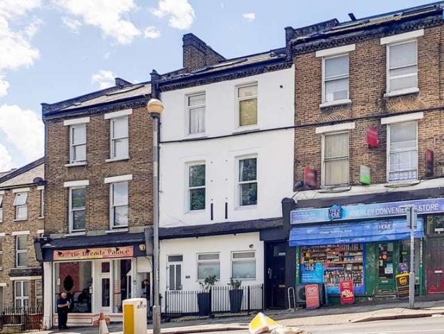 Flat for sale in London Borough of Bromley, Greater London