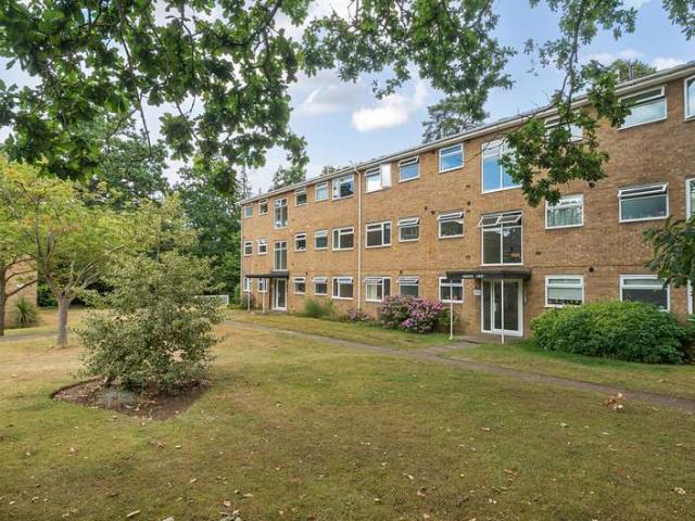 Flat for sale in Ashley Park, Surrey