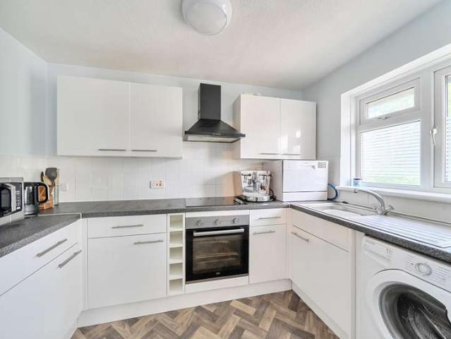 Flat for sale in Wallington, Greater London
