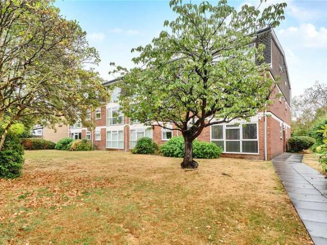 Flat for sale in London Borough of Ealing, Hanwell