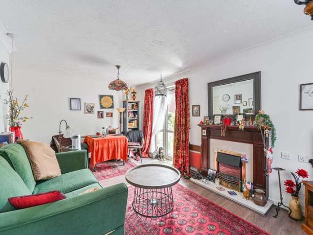 Flat for sale in Catford, Catford South