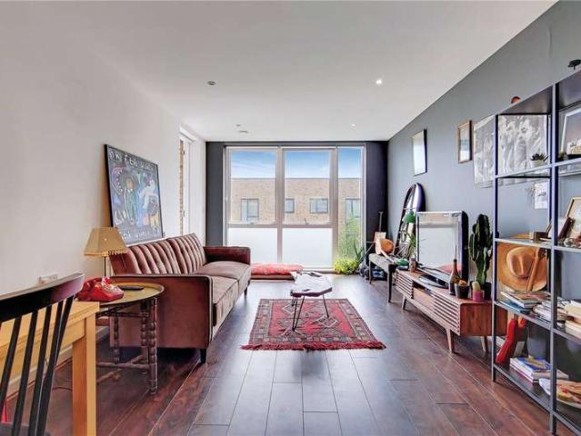 Flat for sale in London Borough of Lewisham, Greater London