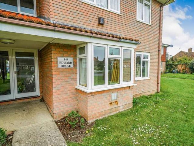 Flat for sale in Selsey, Chichester