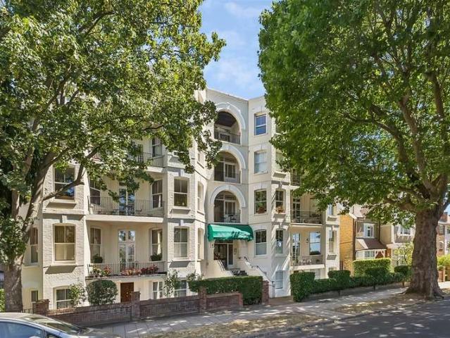 Flat for sale in London Borough of Hounslow, Strand