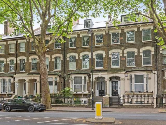 Flat for sale in Highbury, Greater London
