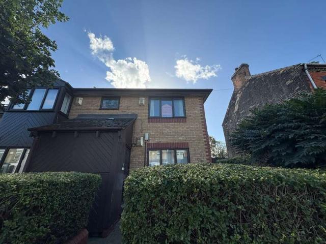 Flat for sale in Millfield, Peterborough