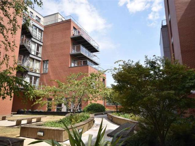 Flat for sale in London Borough of Hounslow, Greater London