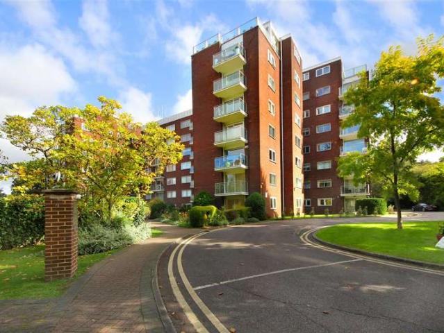 Flat for sale in London Borough of Ealing, Park Royal
