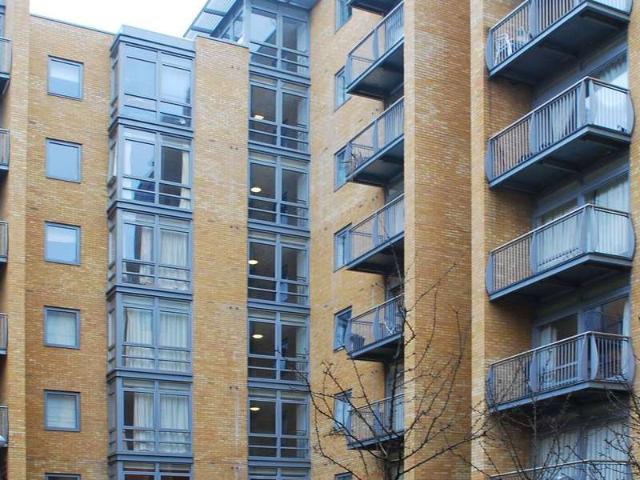 Flat for sale in Isle Of Dogs, Millwall