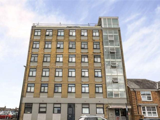 Flat for sale in Walton, Aylesbury