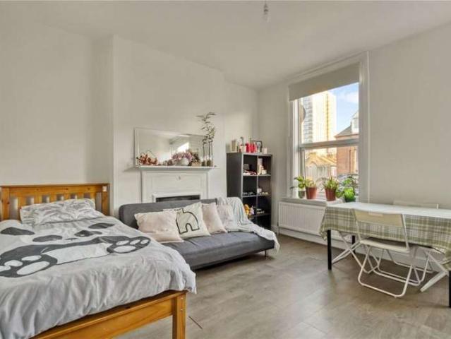 Flat for sale in South Tottenham, Greater London