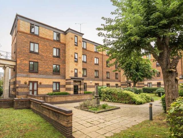 Flat for sale in Temple Quarter, Bristol