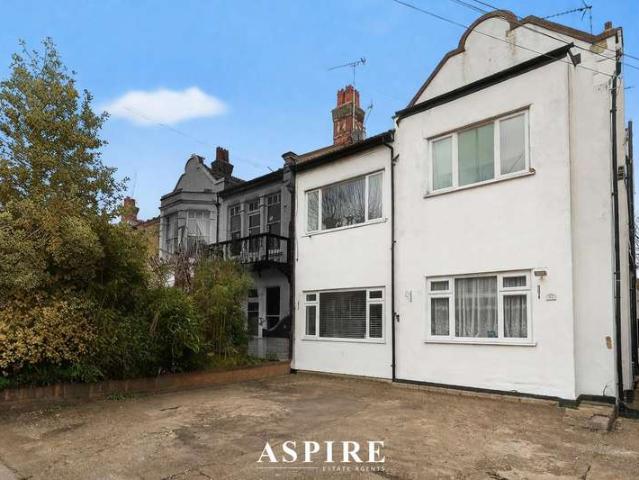 Flat for sale in Milton, Alton Barnes
