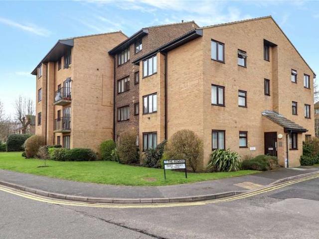 Flat for sale in Horsell, Woking