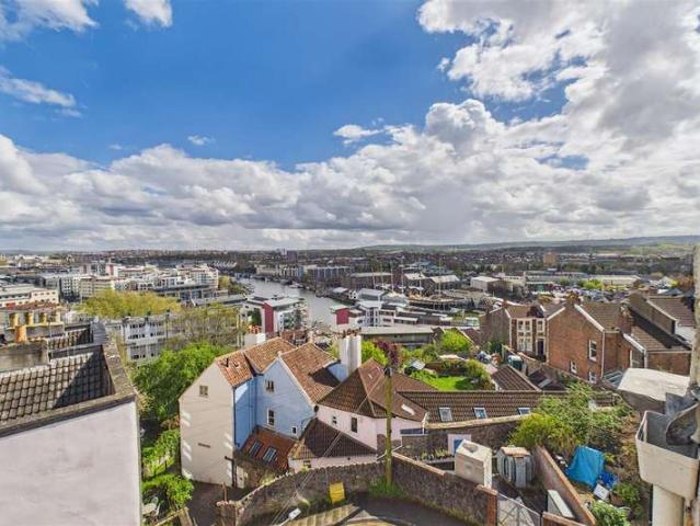 Flat for sale in Spike Island, Feckenham
