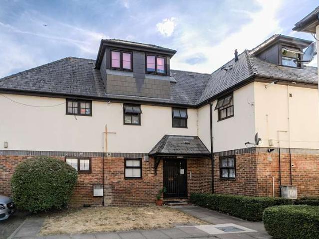 Flat for sale in London Borough of Merton, Mitcham