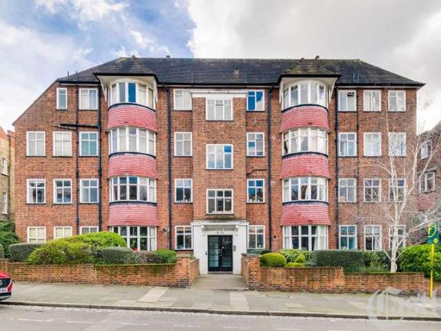 Flat for rent in Ferme Park, Greater London