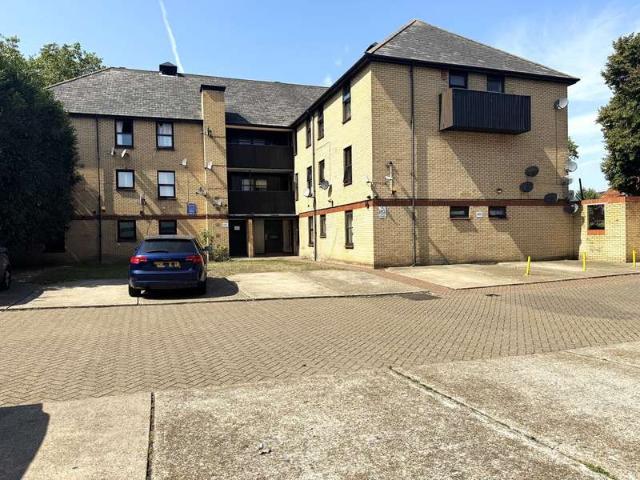 Flat for sale in Beckton, Greater London