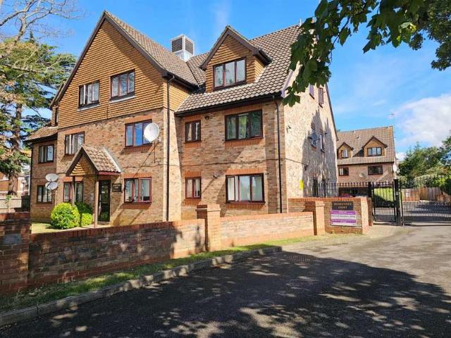 Flat for sale in Slough