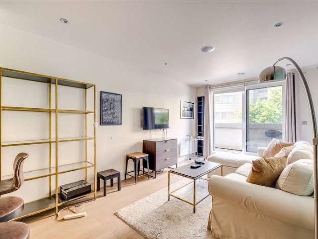 Flat for sale in Sands End, Greater London