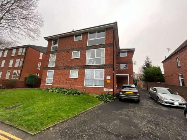 Flat for sale in Halesowen, West Midlands