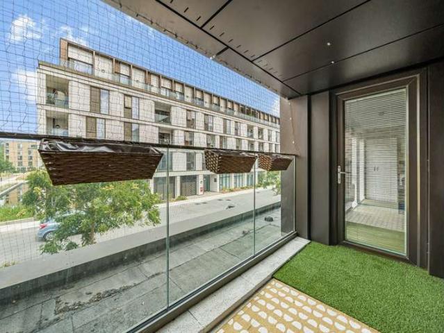 Flat for sale in Ashley Park, Surrey