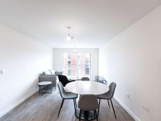 Flat for sale in Harrow Weald, Greater London
