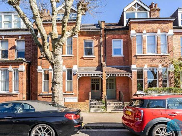 Flat for sale in Muswell Hill, Greater London