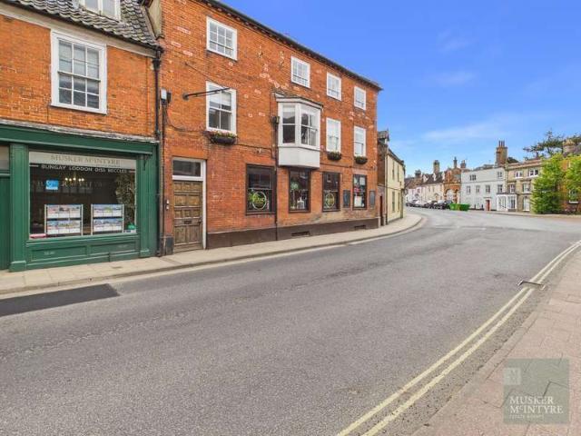 Flat for sale in Eastbridge, Suffolk
