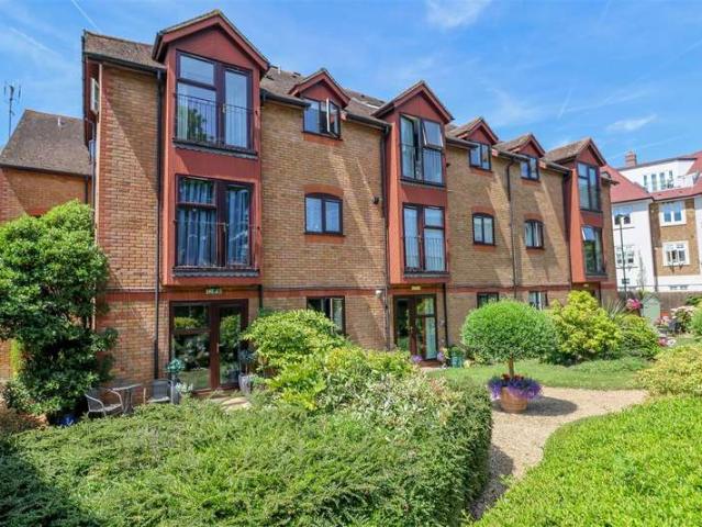 Flat for sale in Littlehaven, Horsham