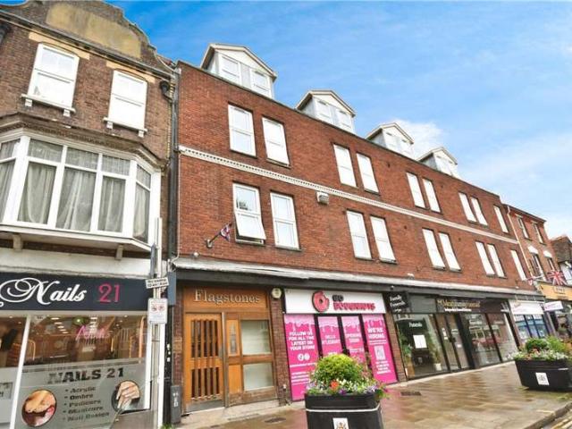 Flat for sale in Walton, Aylesbury