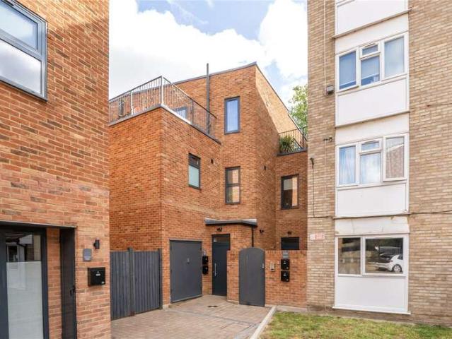 Flat for sale in London Borough of Newham, Greater London