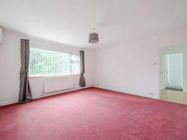 Flat for sale in Shepperton, Spelthorne