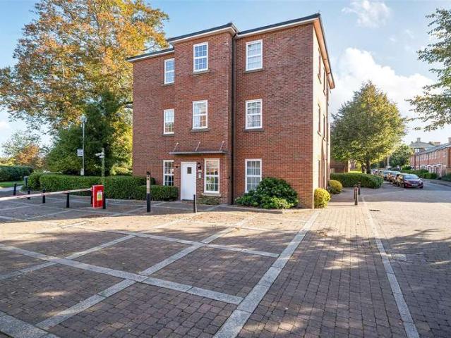 Flat for sale in Hampshire