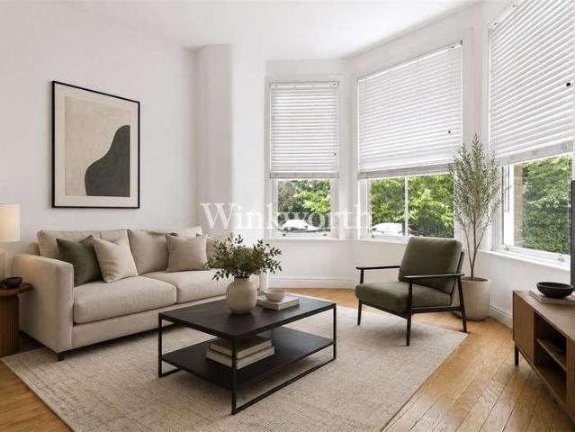 Flat for sale in Winchmore Hill, Greater London