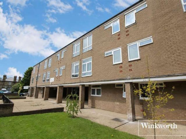 Flat for sale in Elstree and Borehamwood, Elstree