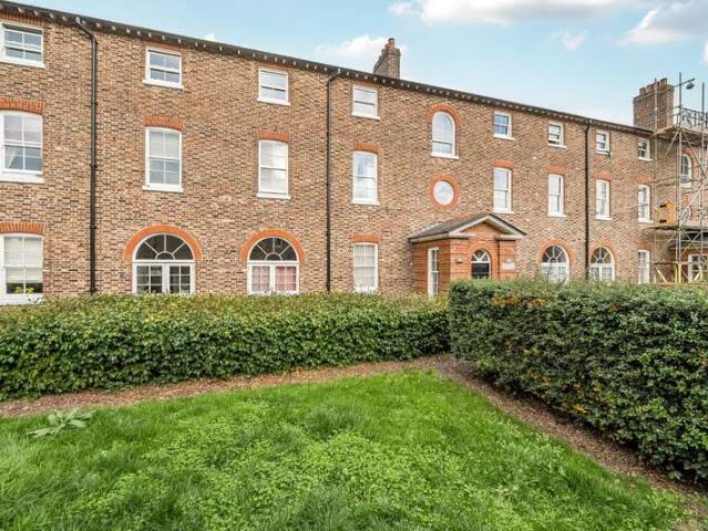 Flat for sale in Fratton, City Of Portsmouth