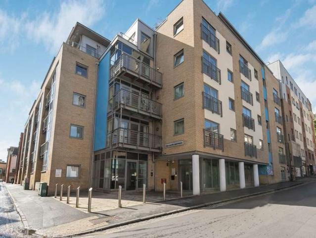 Flat for sale in Kingsdown, Feckenham