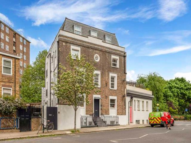 Flat for sale in Islington, Greater London