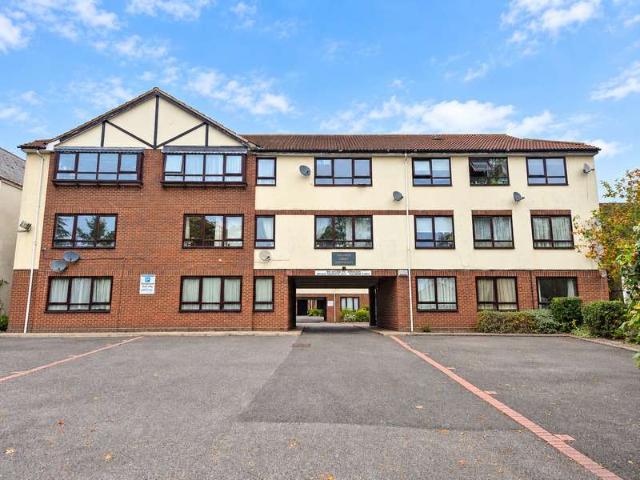 Flat for sale in London Borough of Barnet, Greater London
