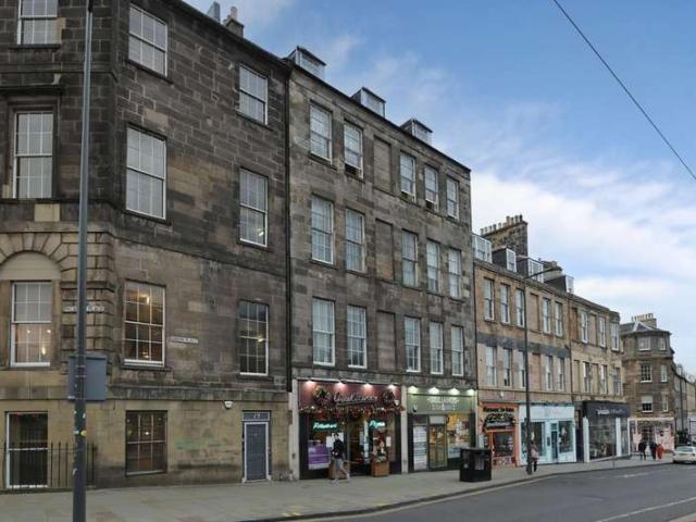 Flat for sale in Gayfield, Broughton