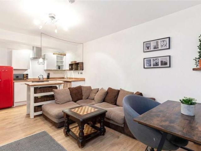 Flat for sale in Highbury, Greater London